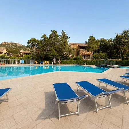 Sweet With Garden And Shared Pool Apartment *