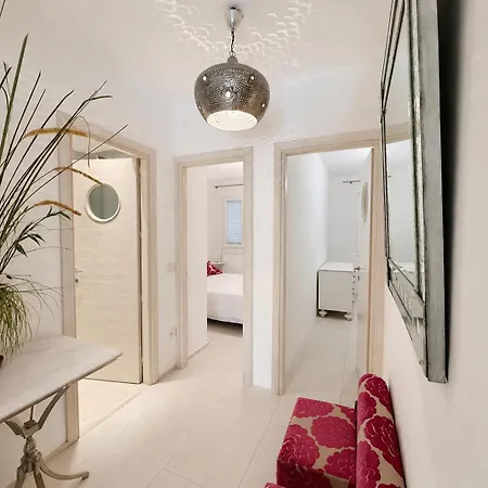 Sweet With Garden And Shared Pool Apartment
