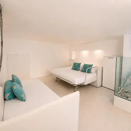 Sweet With Garden And Shared Pool Apartment