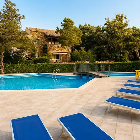 Apartment Sweet With Garden And Shared Pool